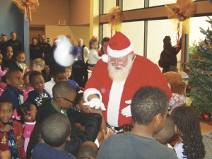 Santa-and-kids-at-past-Forg