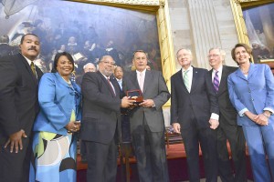 (L-R) Dexter Scott King, Bernice King and Lonnie Bunch III accept the Congressional Gold Medal from Rep. John Boehner (R-Ohio), Sen. Harry Reid (D-Nev.), Sen. Mitch McConnell (R-Ky.) and Rep. Nancy Pelosi (DCalif.). Martin Luther King III not pictured.  Photo by Freddie Allen/NNPA