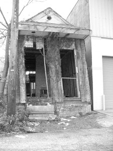 Blighted shotgun house in New Orleans in 2007. Photo courtesy of Wikimedia Commons